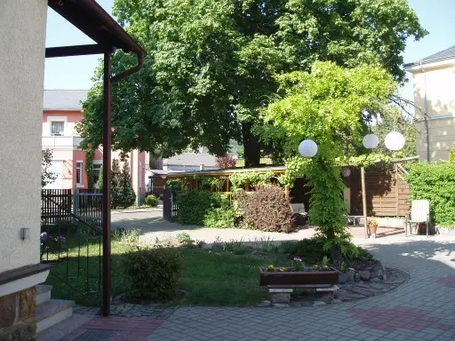 Zahrada s posezením